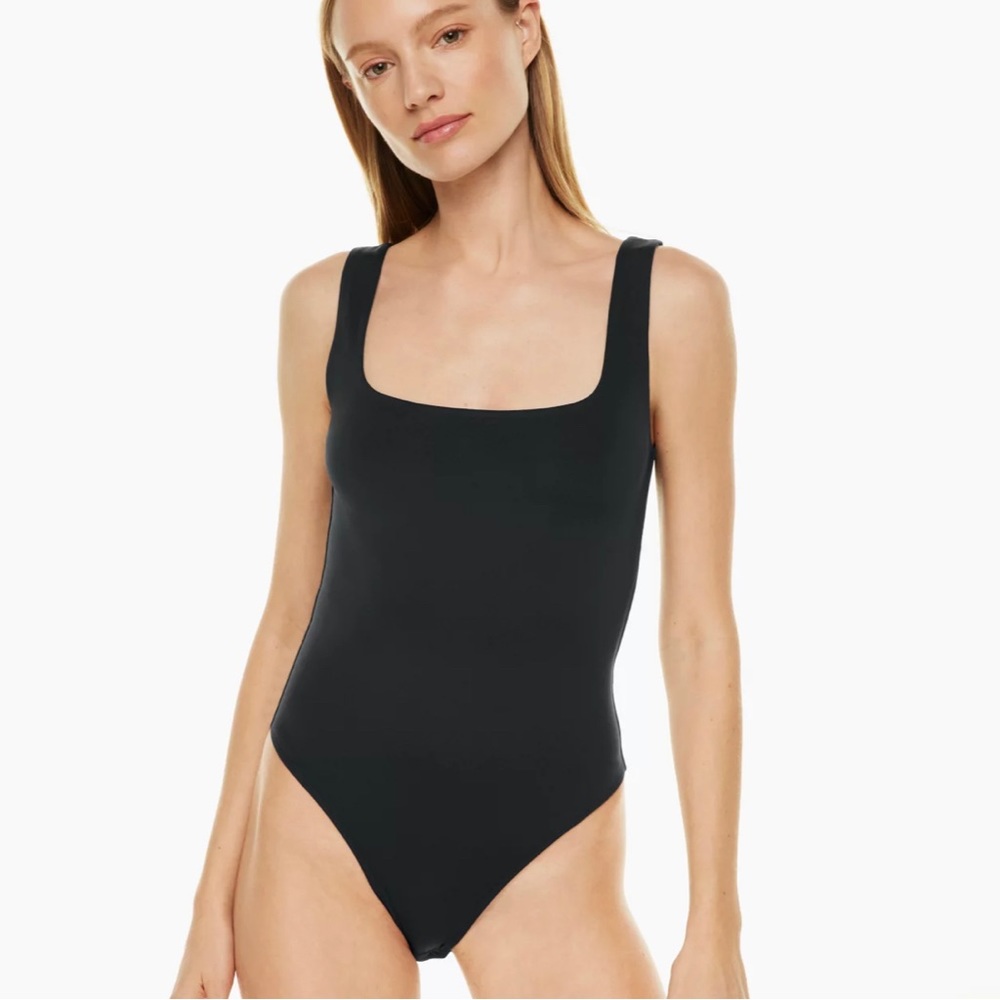 Babaton Contour Squareneck Bodysuit